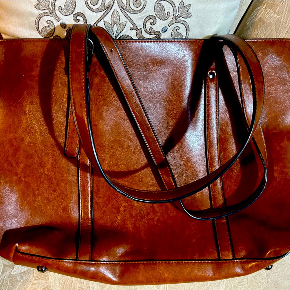 Beautiful all-leather briefcase